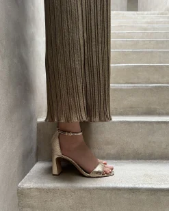 Annay Sandal