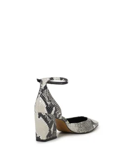 Sorenn Sandal